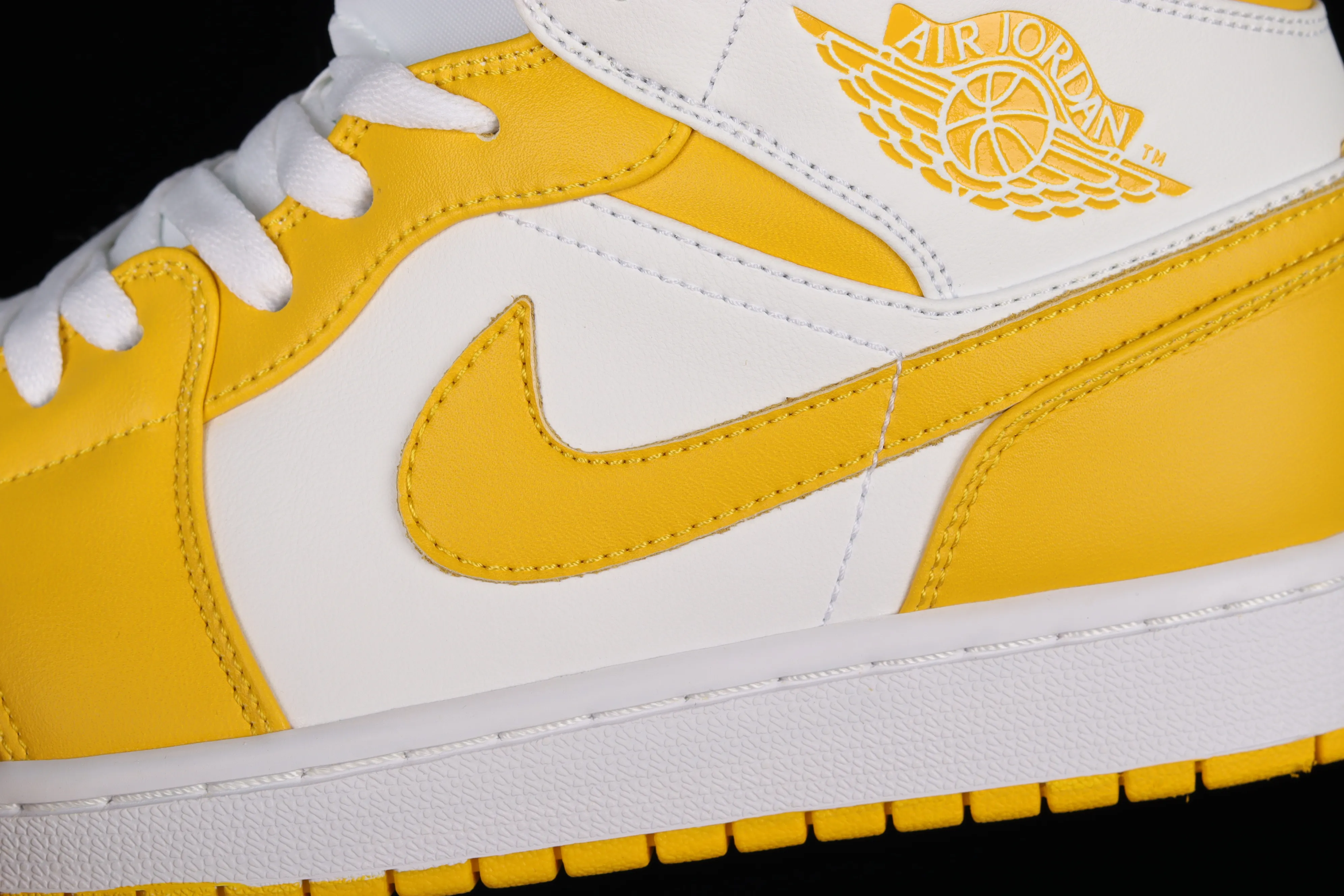 All categories Air Jordan Jordan series basketball shoes Air Jordan 1 Mid Air Jordan 1 Mid AJ1 Joe 1 white and yellow Zhongbang basketball shoes BQ6472-117